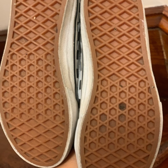 Selling kids size 1.5 canvas vans - Picture 6 of 6